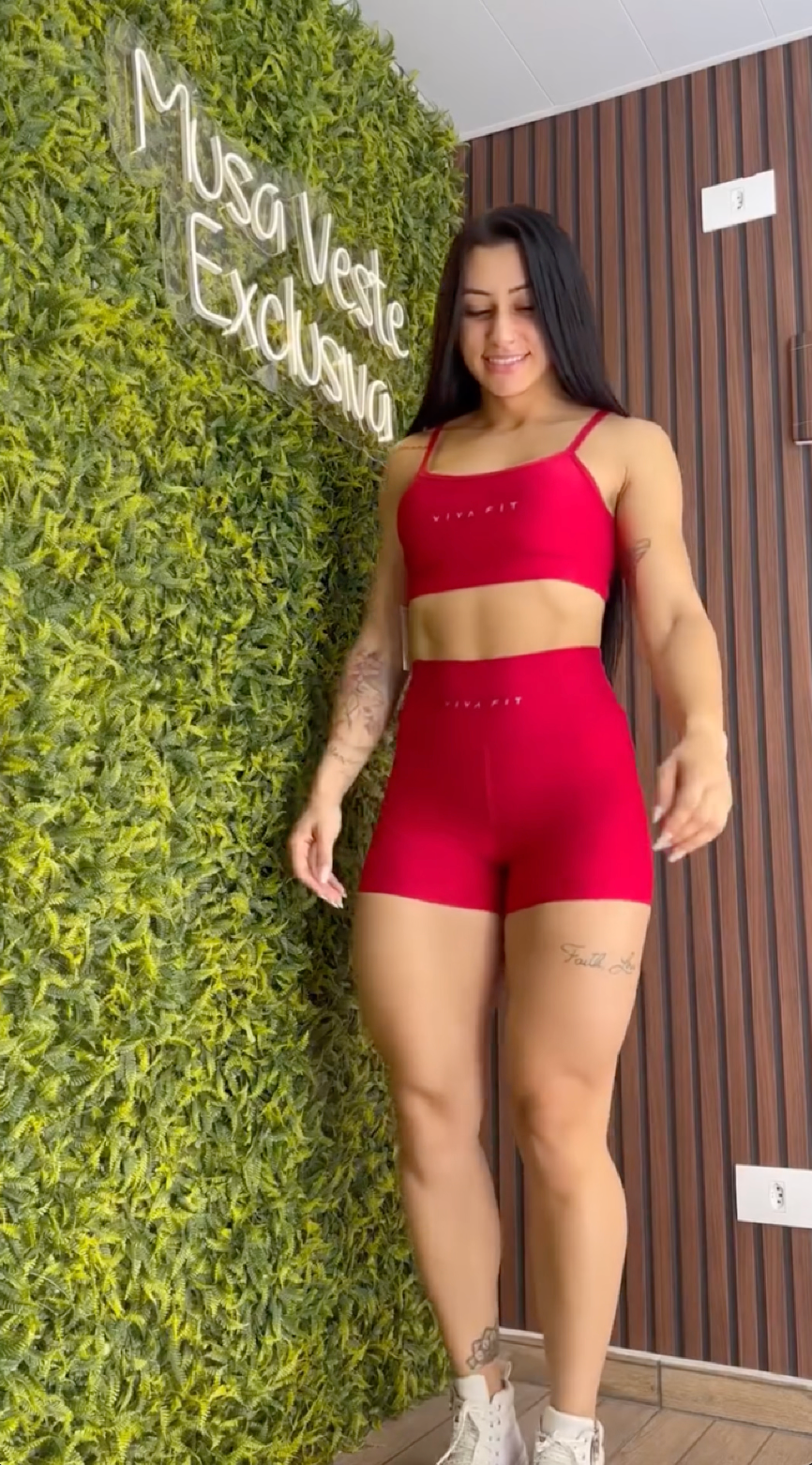 Cropped + Short Linda