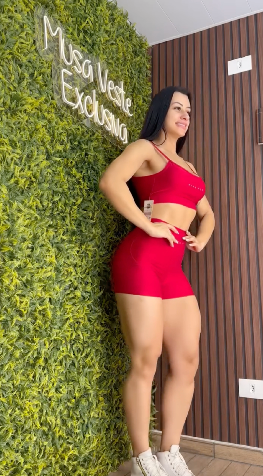 Cropped + Short Linda